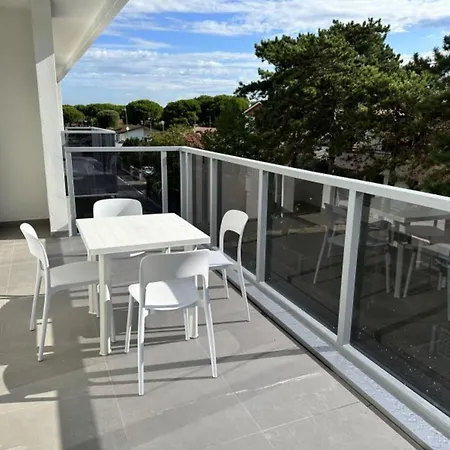 Apartament With Pool In *