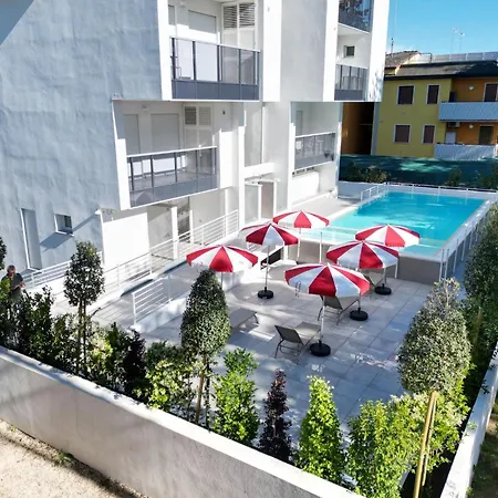 With Pool In Apartament *