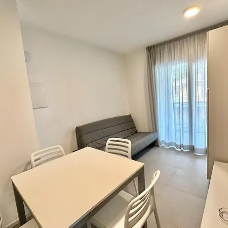 Apartament With Pool In