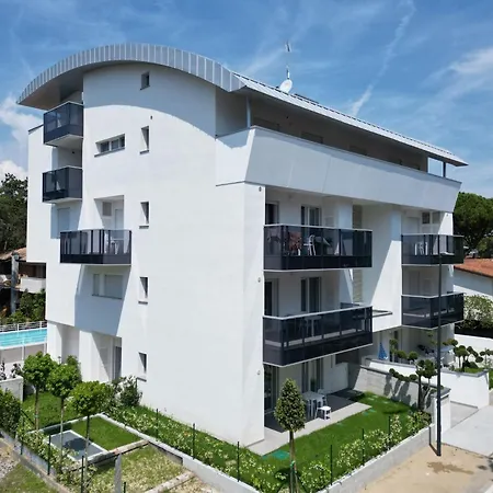 Apartament With Pool In